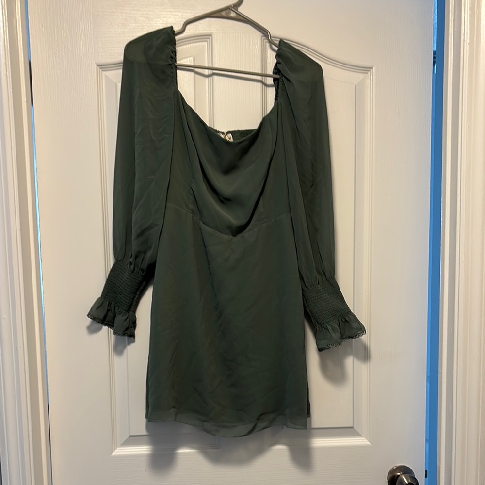 Elegant Green dress with Puff Sleeves